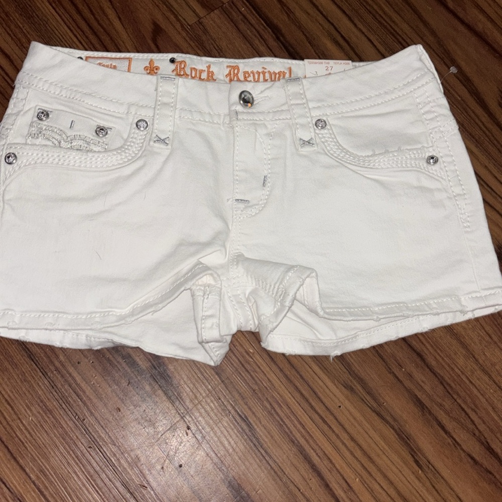 Rock Revival White Embroidered Denim Shorts NWT - Picture 2 of 2